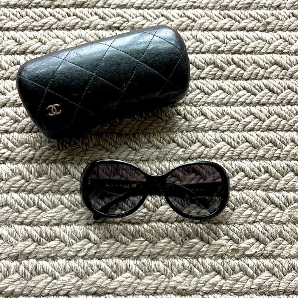 CHANEL gradient pave encrusted sunglasses🖤